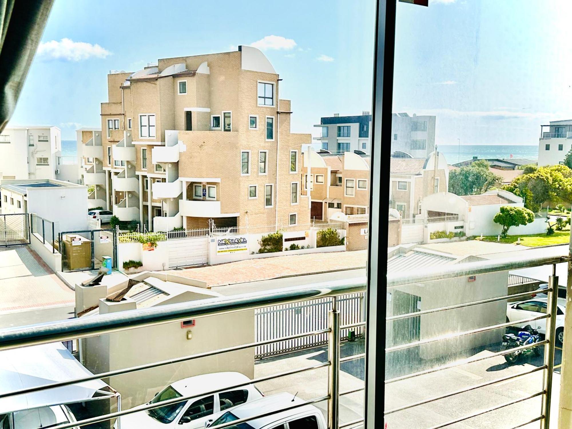 Caline Vip Apartments, Beach Close Bloubergstrand Ngoại thất bức ảnh